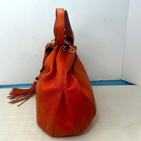 Michael Kors Hobo carryall in tangerine pebbled leather with tassel - Picture 3 of 10